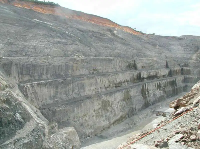 Optimized slope in hard rock